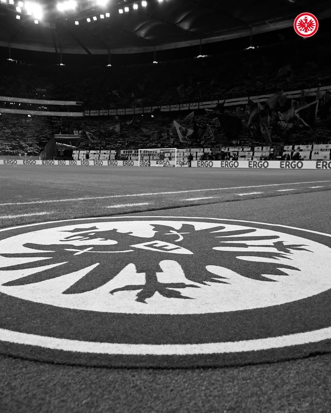 Torcedor de 87 anos do Eintracht Frankfurt morre durante jogo da Bundesliga – imagem do artigo