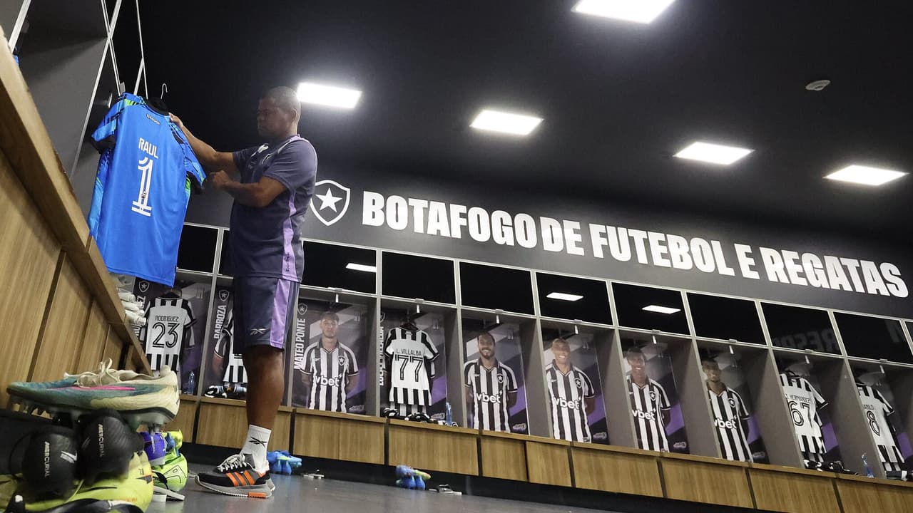 Botafogo anuncia escalação com quatro mudanças para duelo contra o Coritiba no Brasileirão