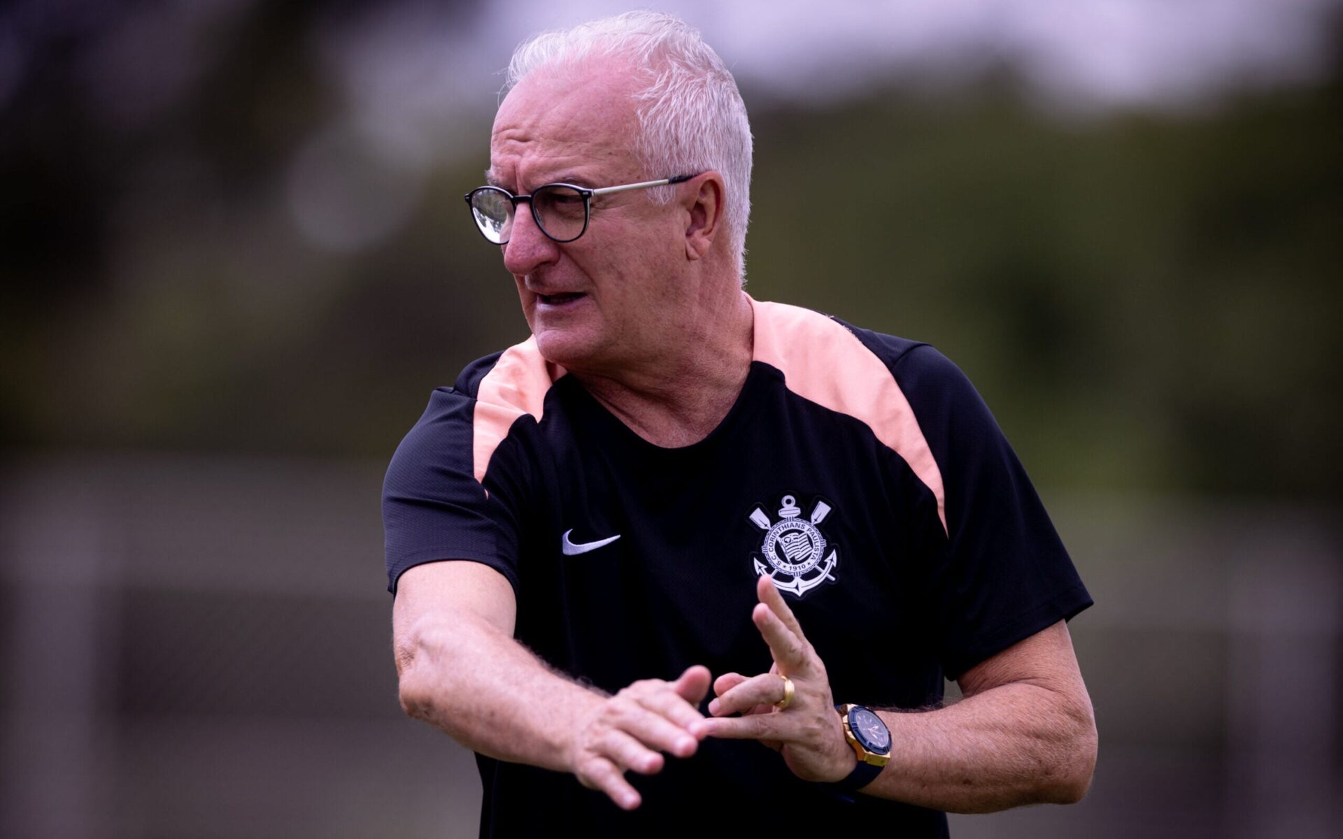 Corinthians quita dívida milionária e encara Fluminense com time desfalcado