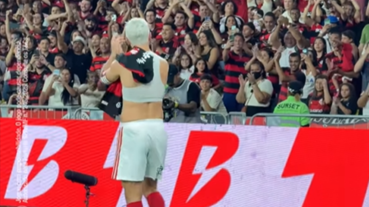 De Arrascaeta Brilha Contra o Bahia e Presta Homenagem Criativa a Oscar Schmidt