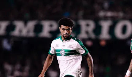 Lucas Ronier se prepara para duelo decisivo contra Botafogo, seu adversário histórico