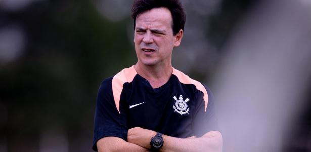 Fernando Diniz assume Corinthians e foca em reforçar ataque para estreia na Libertadores