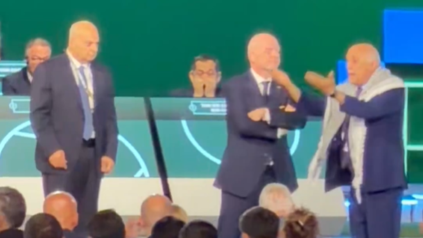 Conflito no Congresso da Fifa: dirigente palestino rejeita cumprimento a representante de Israel