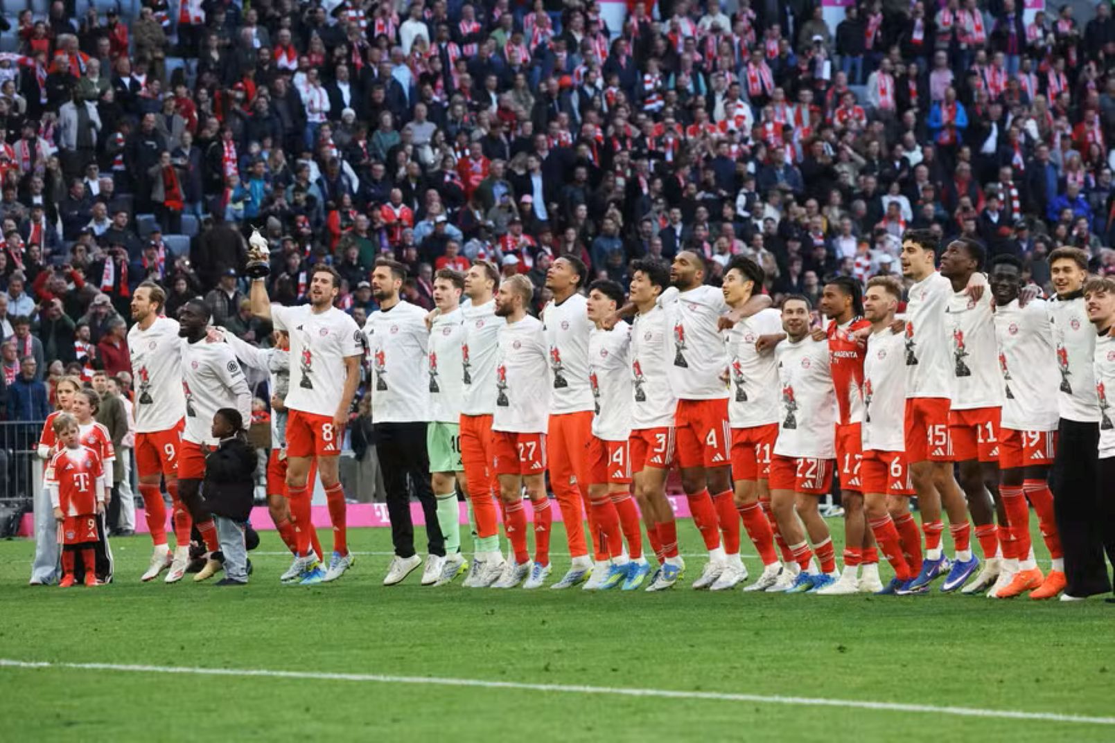 Bayern de Munique levanta a taça da Bundesliga pela 35ª vez com virada eletrizante