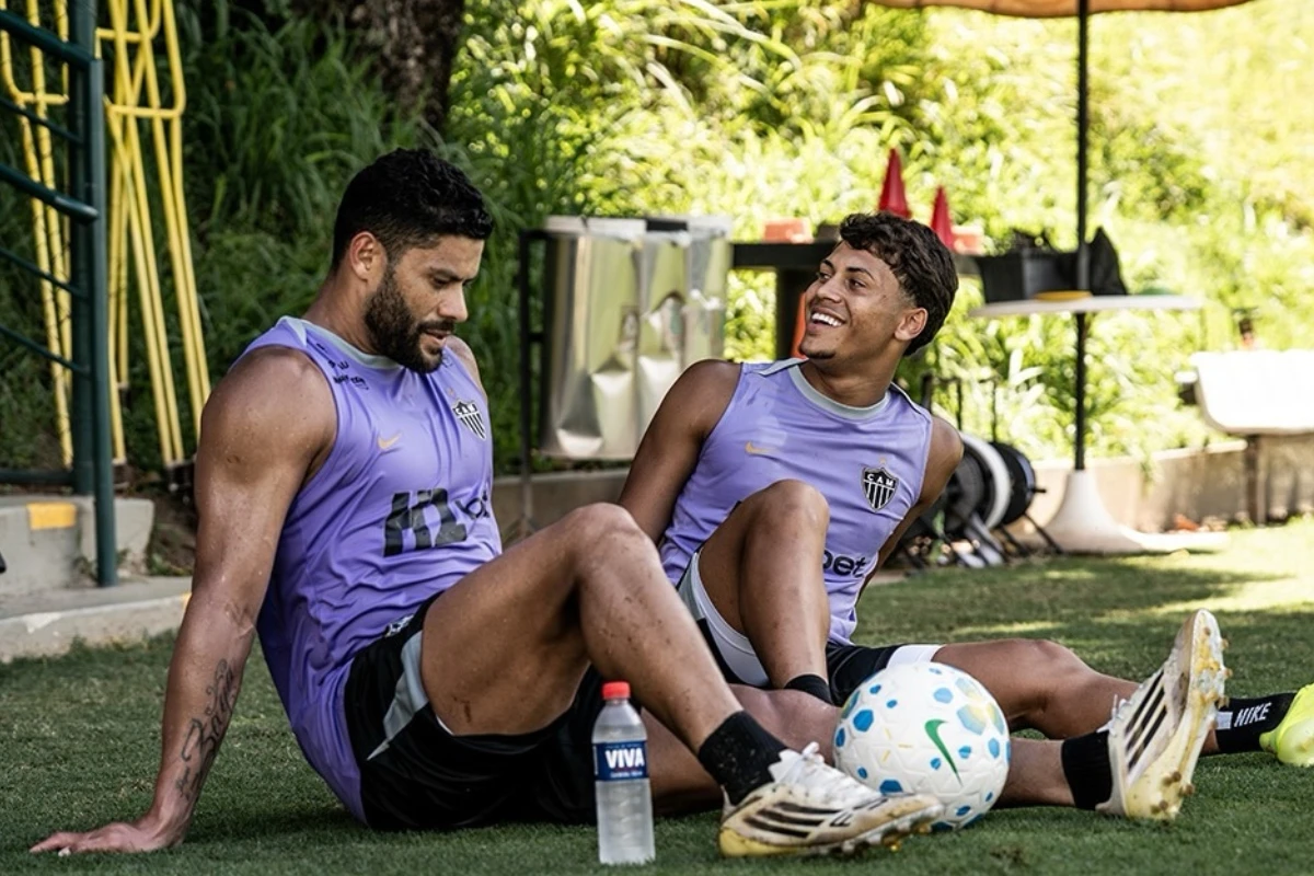 Ian, filho de Hulk, treina pela primeira vez com o time principal do Atlético-MG