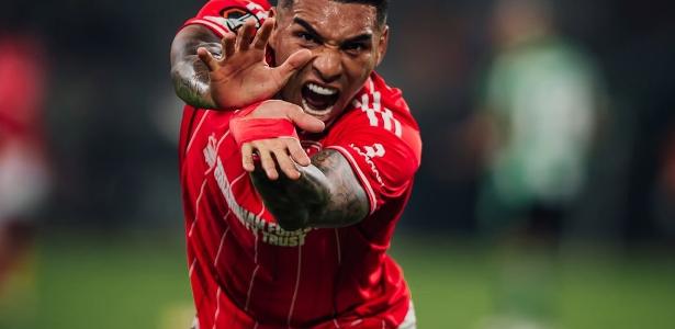 Igor Jesus brilha e ganha espaço na seleção brasileira em meio a lesões