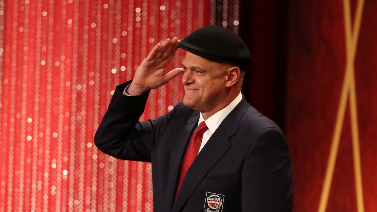 Clubes brasileiros prestam homenagens emocionadas a Oscar Schmidt, ícone do basquete