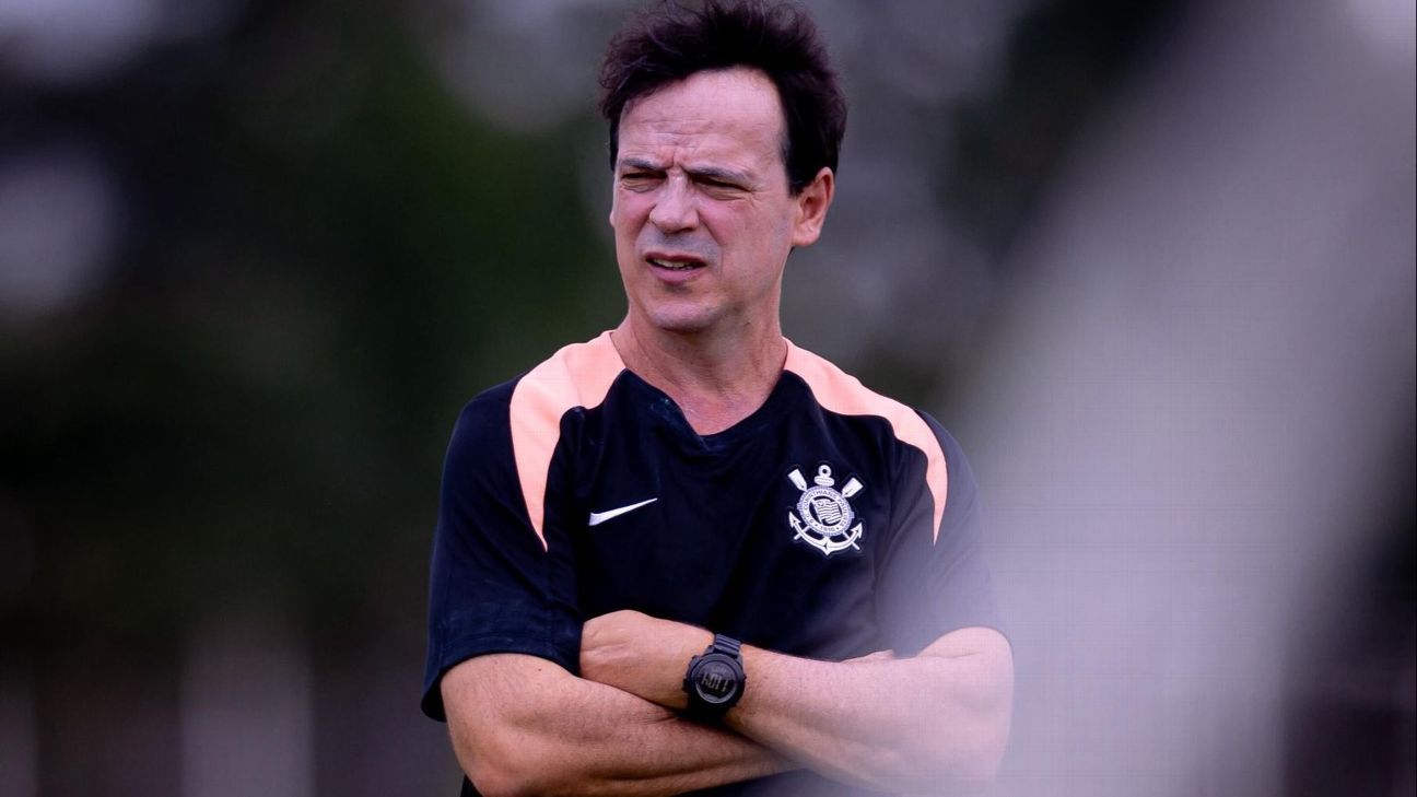 Fernando Diniz é o novo técnico do Corinthians e estreia na Libertadores contra Platense