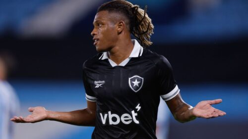 Botafogo é acionado na Justiça por dívida milionária na transferência de Danilo