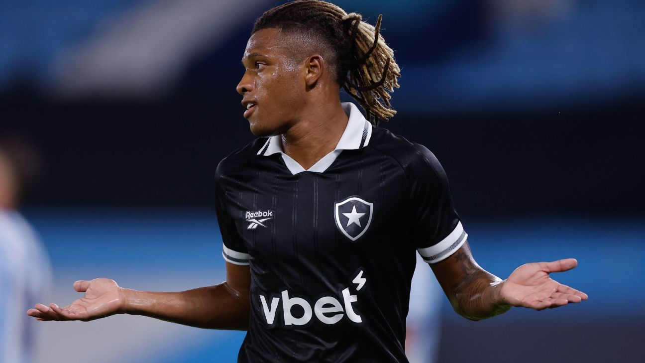 Botafogo é acionado na Justiça por dívida milionária na transferência de Danilo