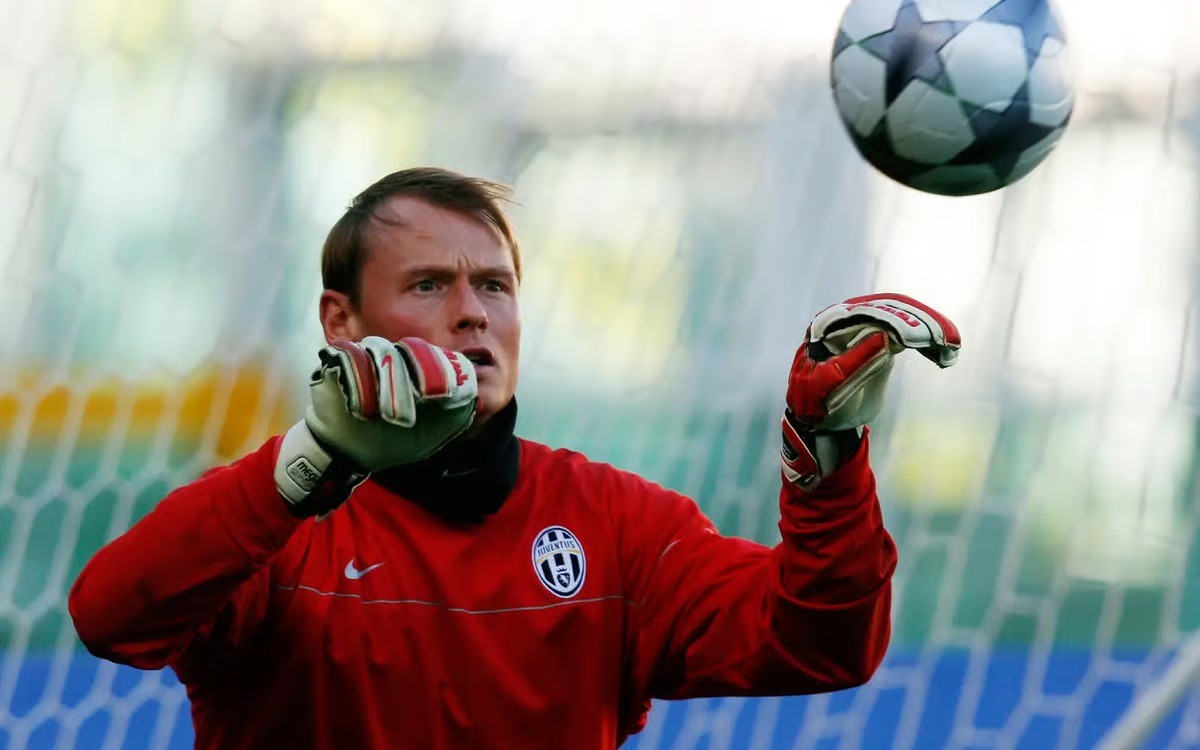 Ex-goleiro Alex Manninger morre em trágico acidente na Áustria aos 48 anos