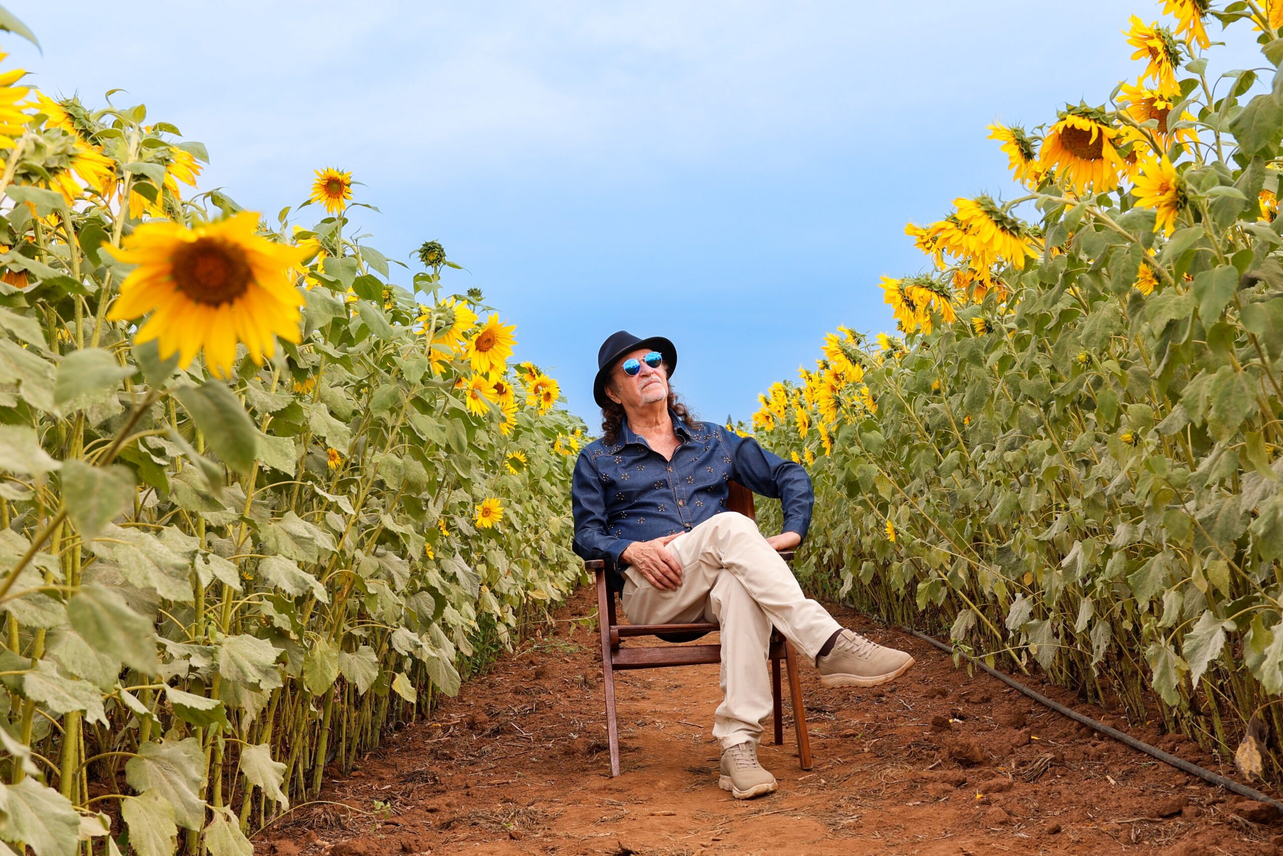 Alceu Valença estreia turnê “80 Girassóis” em Florianópolis com show emocionante