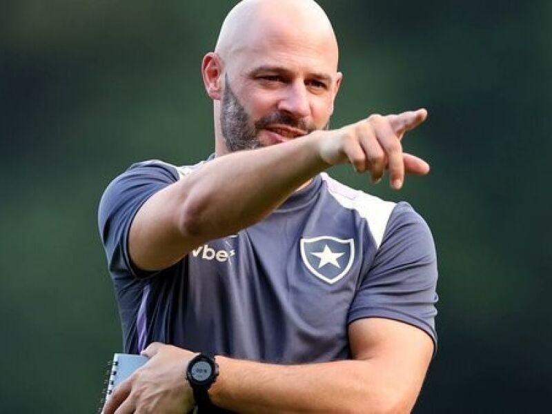 Franclim Carvalho assume o Botafogo com missão de resgatar o futebol vibrante e conquistar títulos em 2026