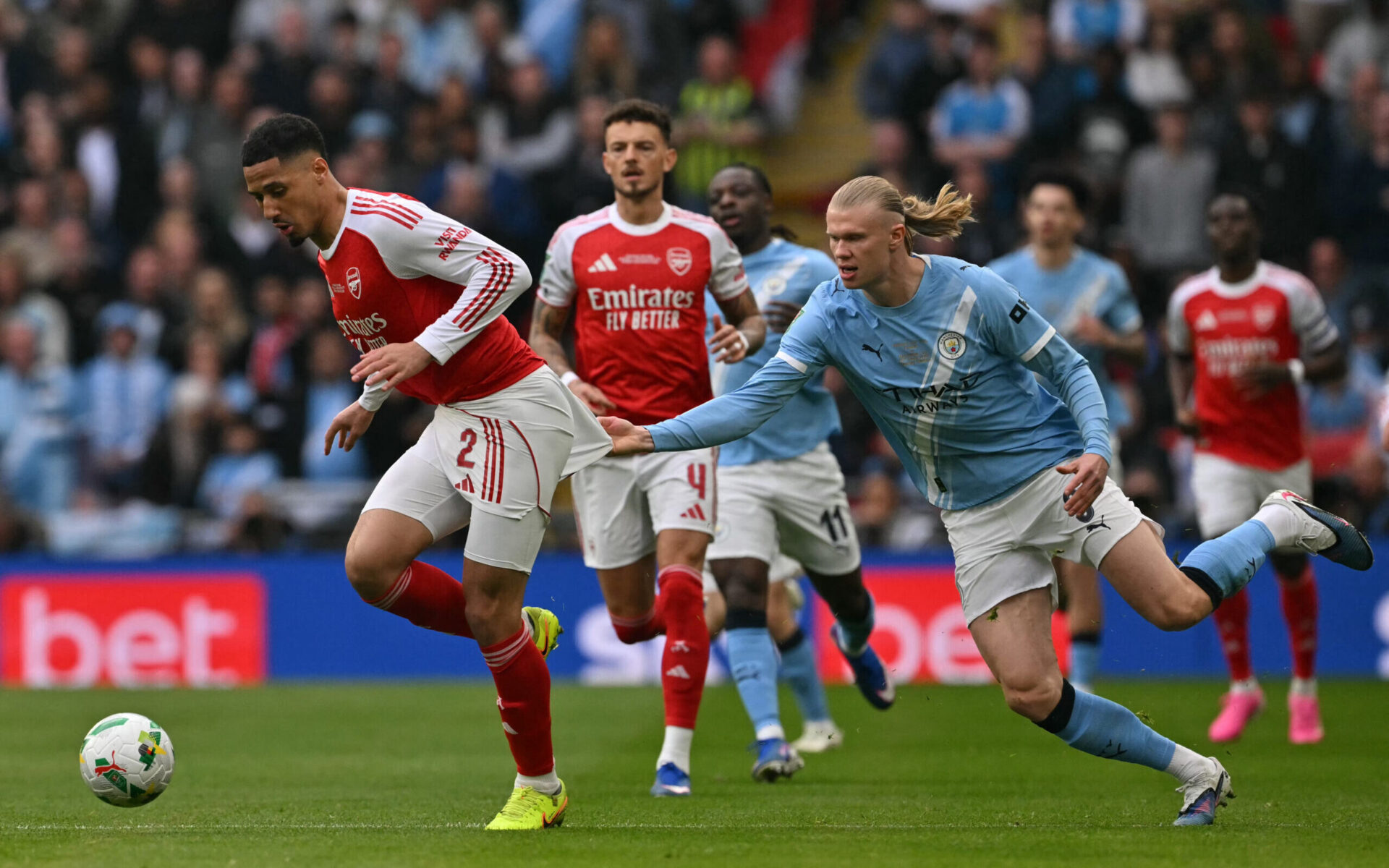 Domingo de clássicos eletrizantes na Europa e jogos decisivos no Brasileirão