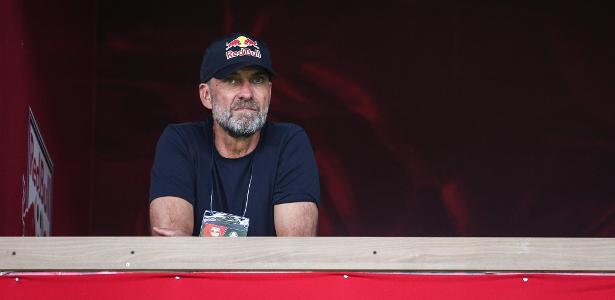 Jürgen Klopp marca presença no Bragantino x Palmeiras e troca ideias com Mancini