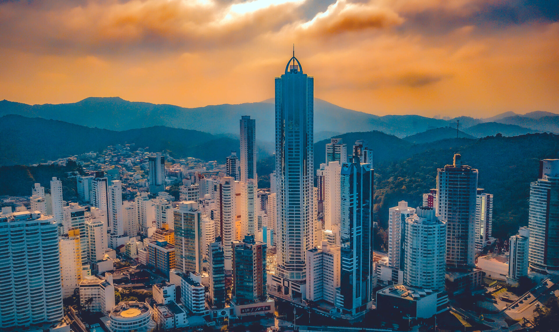 Celebridades investem alto em imóveis de luxo no litoral de Santa Catarina