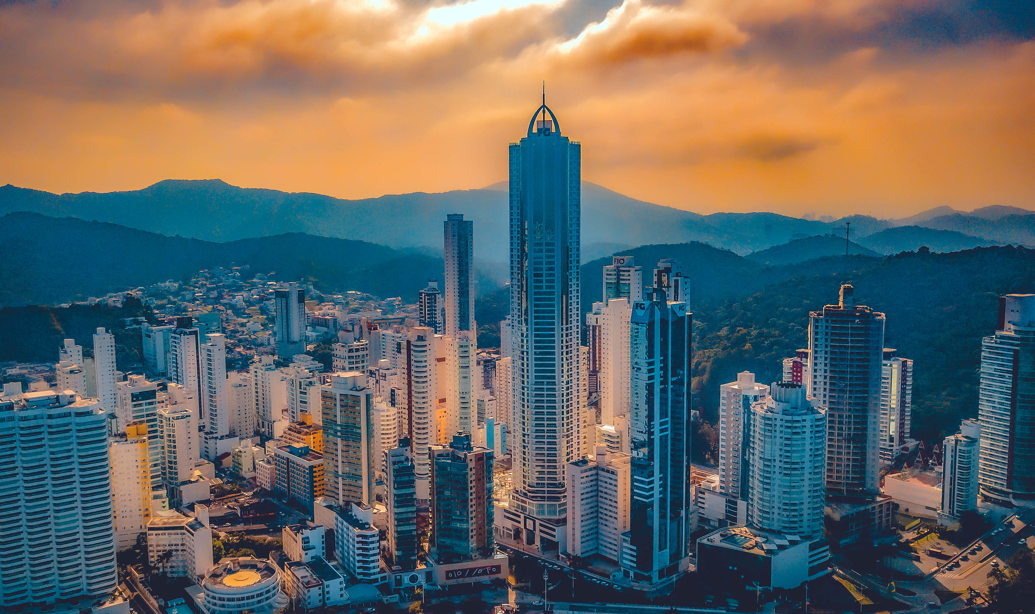 Celebridades investem alto em imóveis de luxo no litoral de Santa Catarina