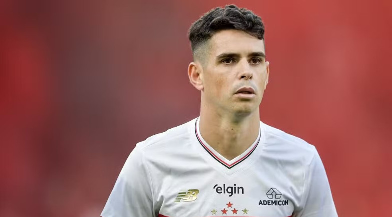 Oscar anuncia aposentadoria após susto cardíaco e encerra carreira no São Paulo