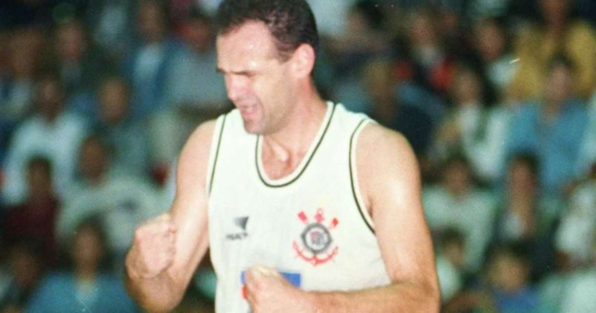 Oscar, lenda do basquete, deixou marca também no futebol brasileiro