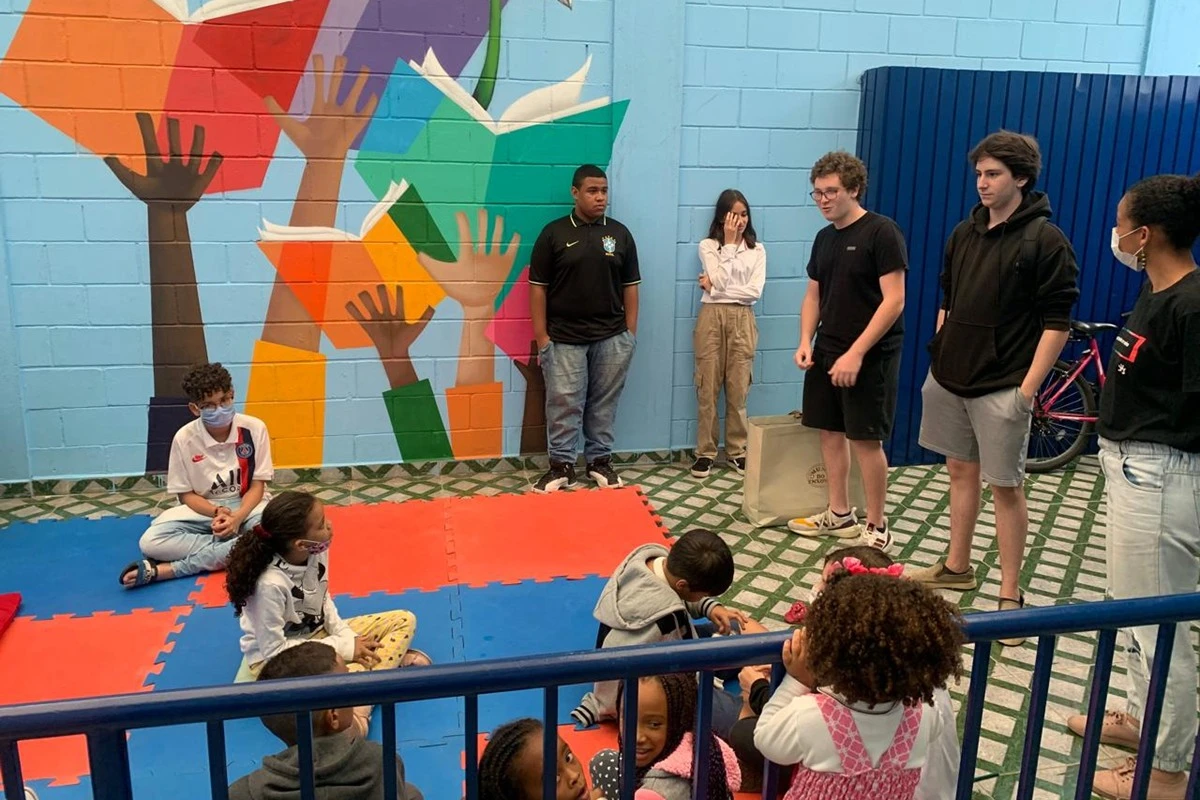 Projeto paulista doa figurinhas da Copa para crianças e transforma vidas em 2026