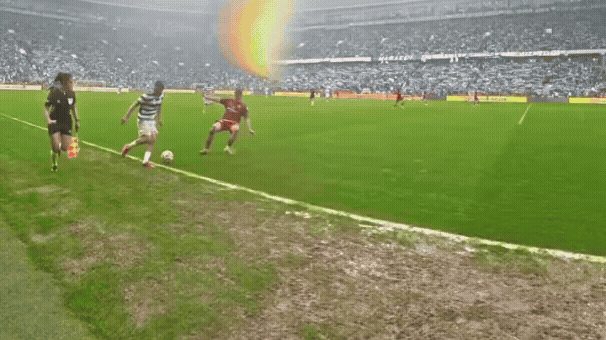 Árbitra derrubada em jogo na Turquia provoca debate sobre respeito no futebol