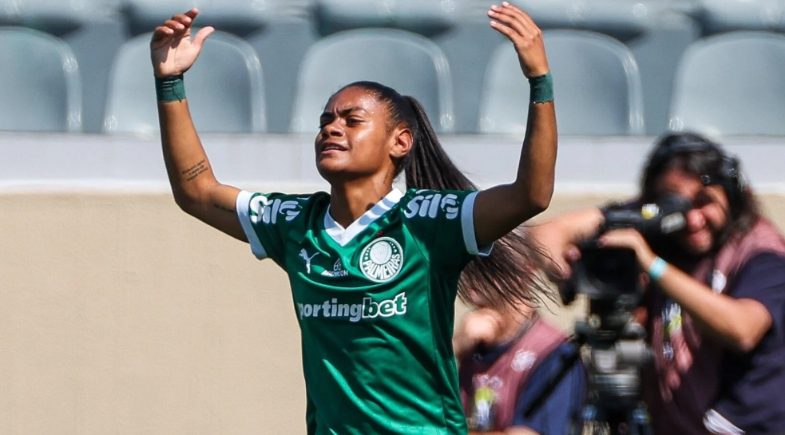Tainá Maranhão brilha no Palmeiras e atrai olhares de gigantes do futebol feminino