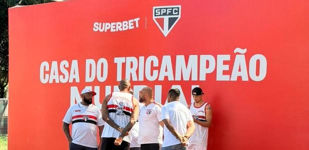 São Paulo vive crise política e pressão interna supera resultados em campo