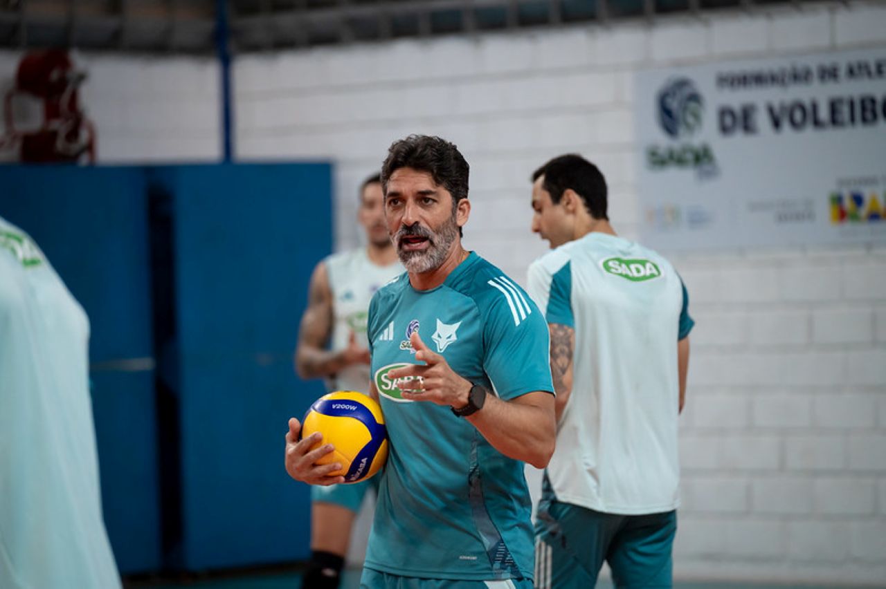 Sada Cruzeiro busca vaga nas semifinais da Superliga com desafio em Goiânia