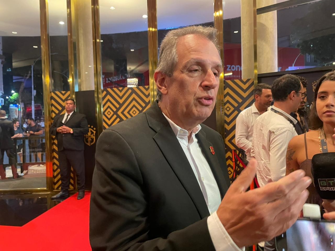 Flamengo aposta em expansão comercial e deixa rivais à sombra no futebol carioca