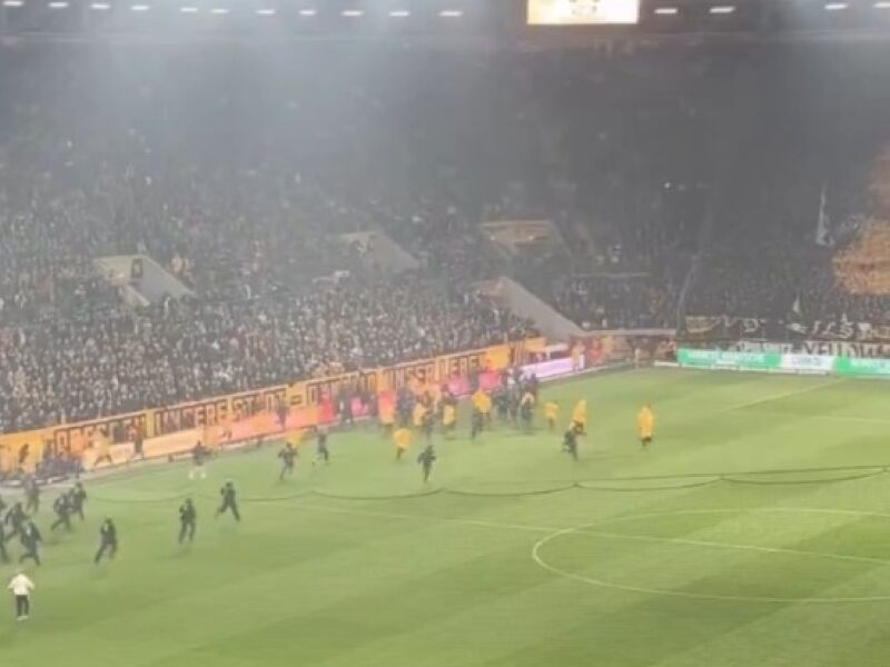 Confusão entre torcidas marca duelo entre Dynamo Dresden e Hertha Berlim na 2ª divisão alemã