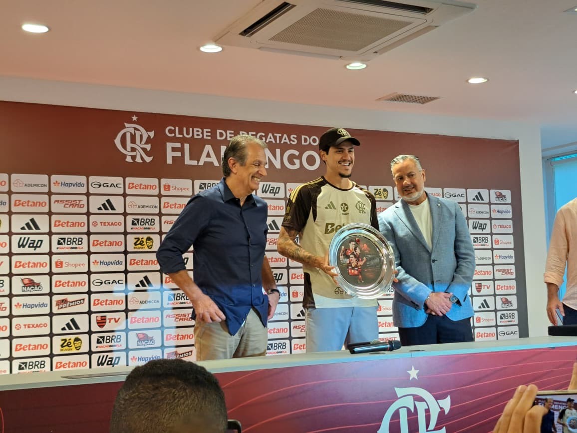 Pedro alcança marca histórica e é celebrado pelo Flamengo no Ninho do Urubu