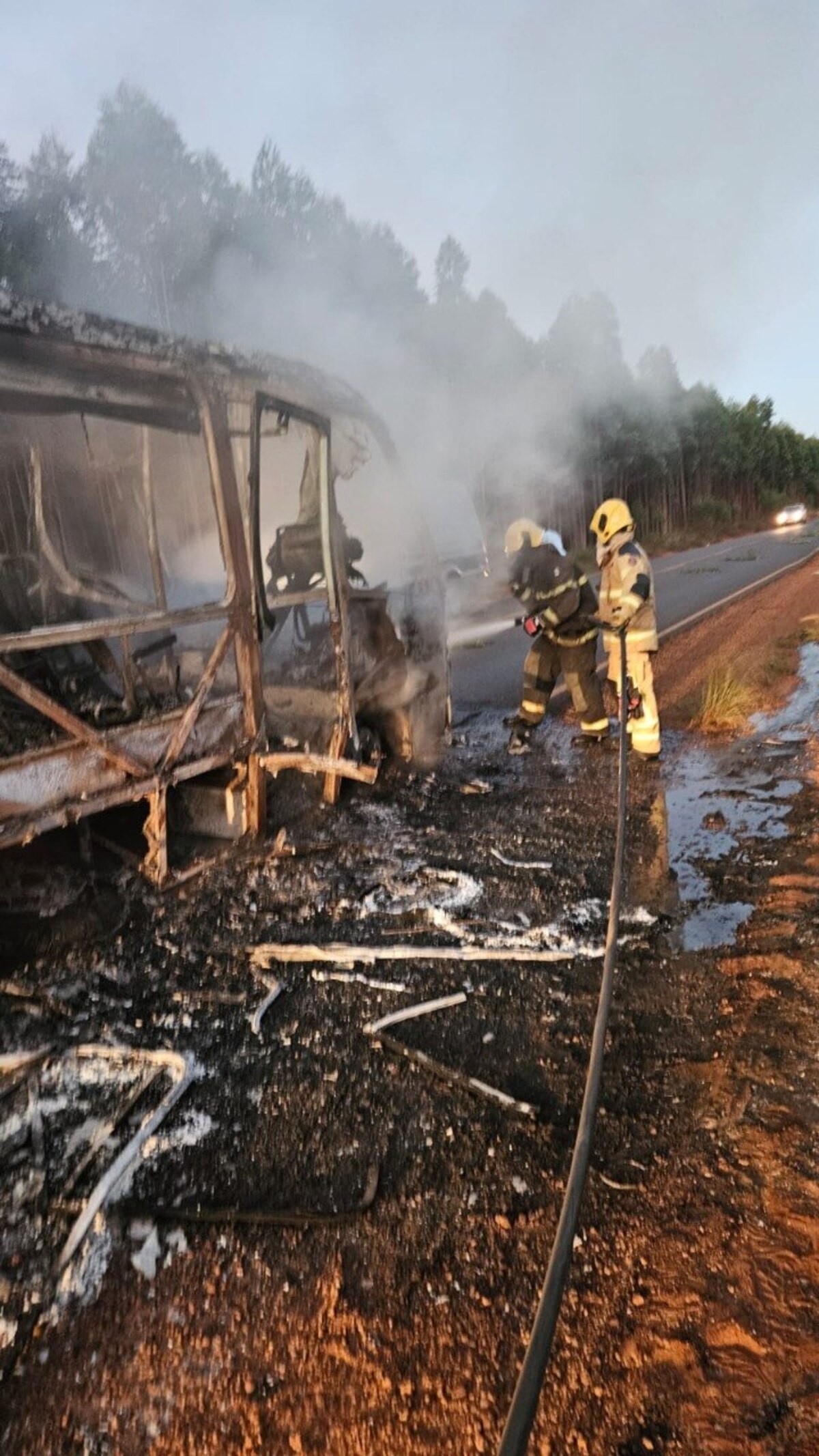 Incêndio em ônibus do Estrela do Piedade assusta, mas jogadores ficam a salvo