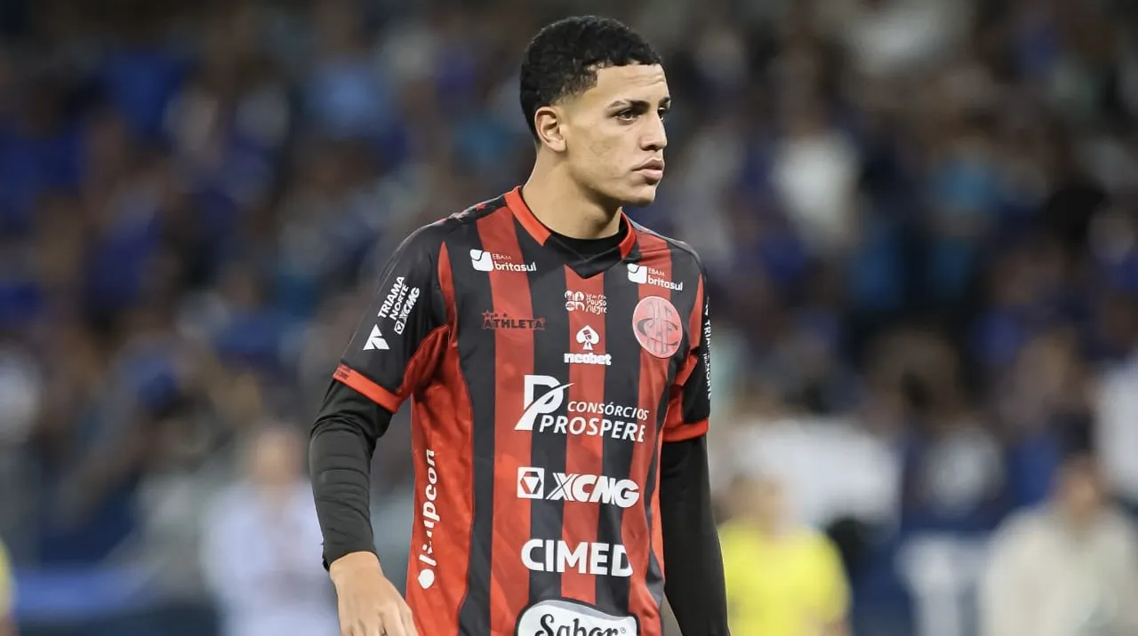 Biel, jovem promessa do Pouso Alegre, conquista espaço no time profissional em 2026