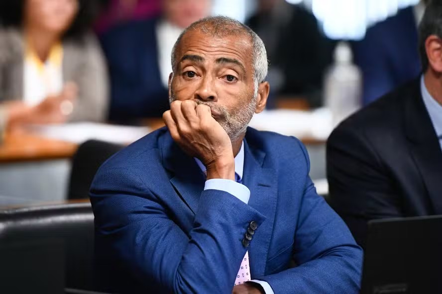 Romário fala sobre polarização na política e planos para reeleição ao Senado em 2030