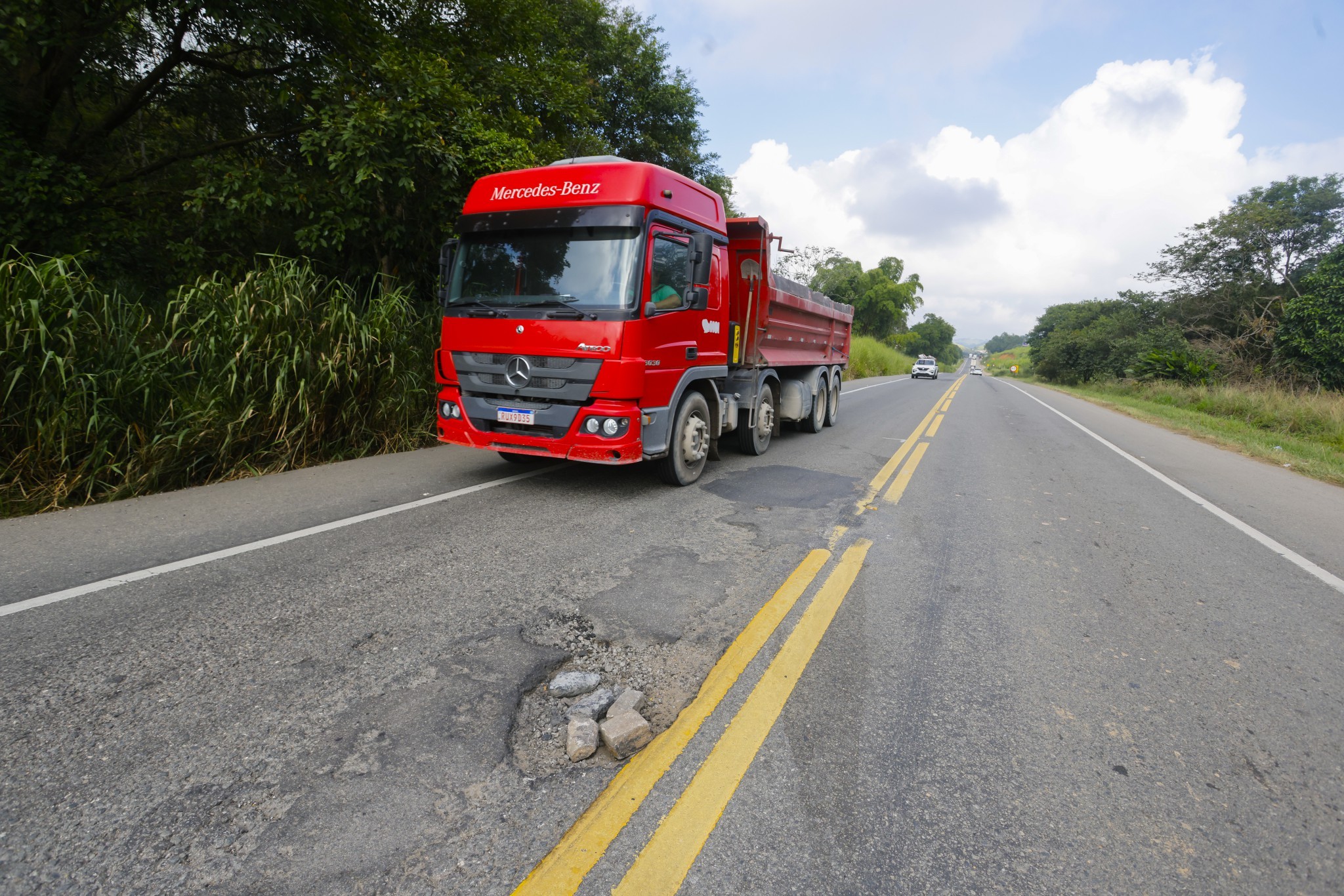 BR-393: Rodovia do Aço segue em situação crítica e preocupa motoristas entre Rio e Minas