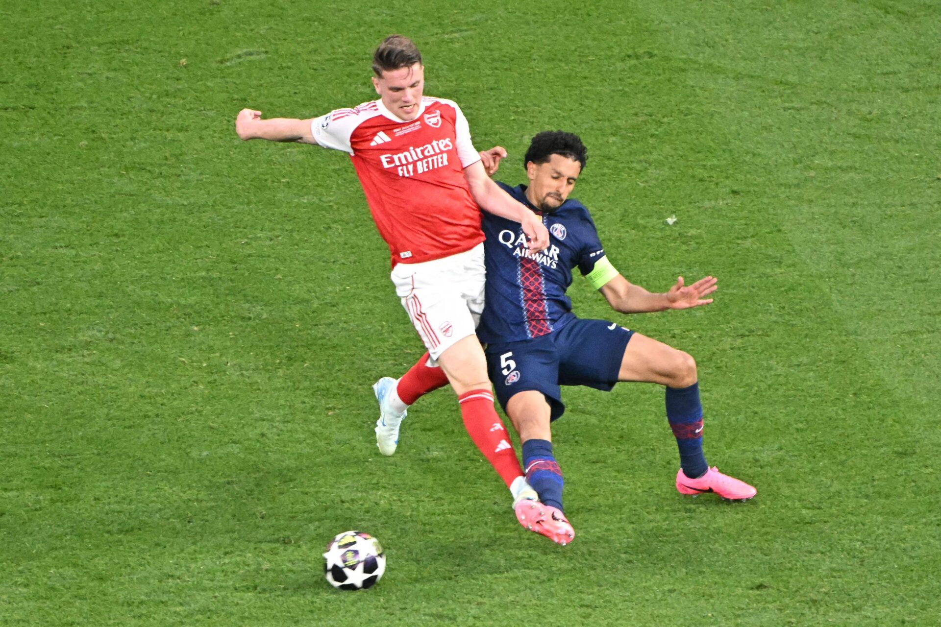Marquinhos bate recorde e se torna brasileiro com mais títulos no futebol