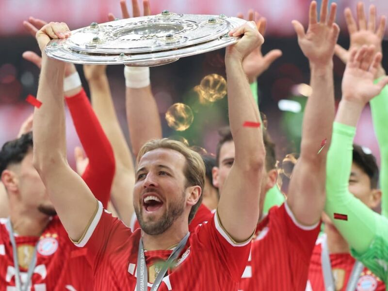 Bayern domina e confirma título da Bundesliga com goleada sobre Colônia