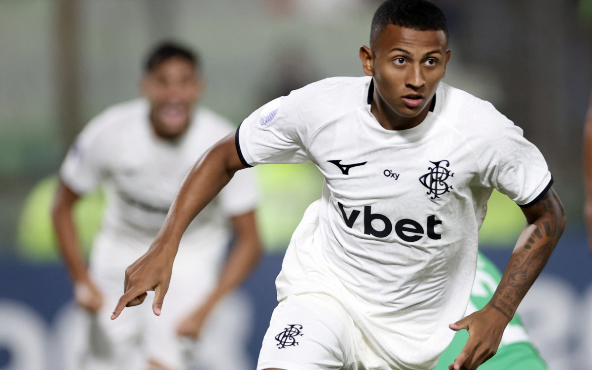 Botafogo garante liderança na Sul-Americana com show de Kauan Toledo