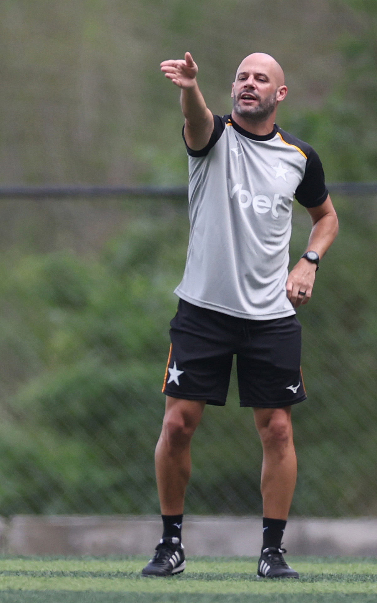 Franclim Carvalho revela sonho de treinar em Portugal mesmo comandando o Botafogo