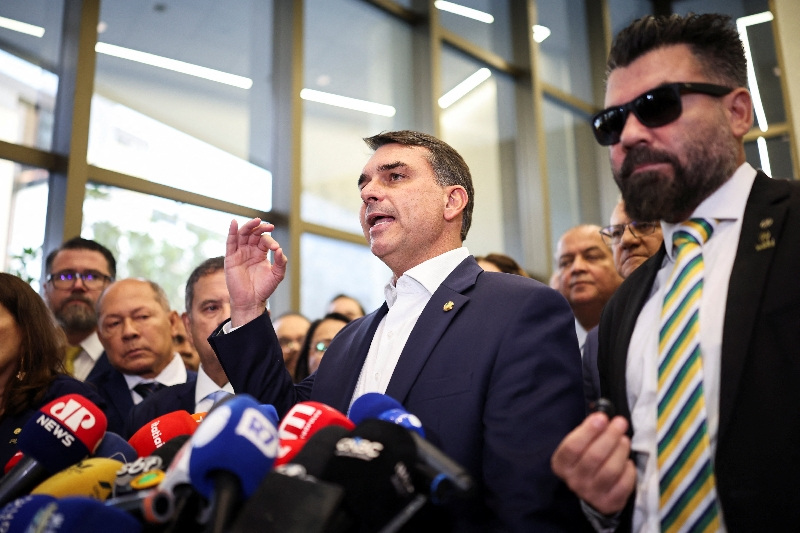 CPJ repudia assédio a jornalistas do The Intercept por reportagens sobre Flávio Bolsonaro