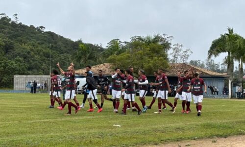 Beija Flor avança com empate emocionante contra Alvi Negro