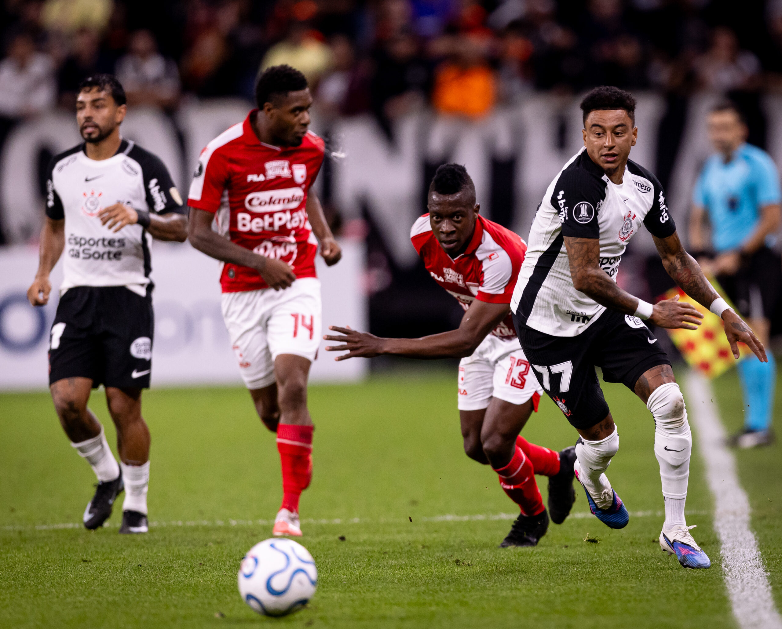 Santa Fe e Corinthians se enfrentam em duelo decisivo pela Libertadores em Bogotá