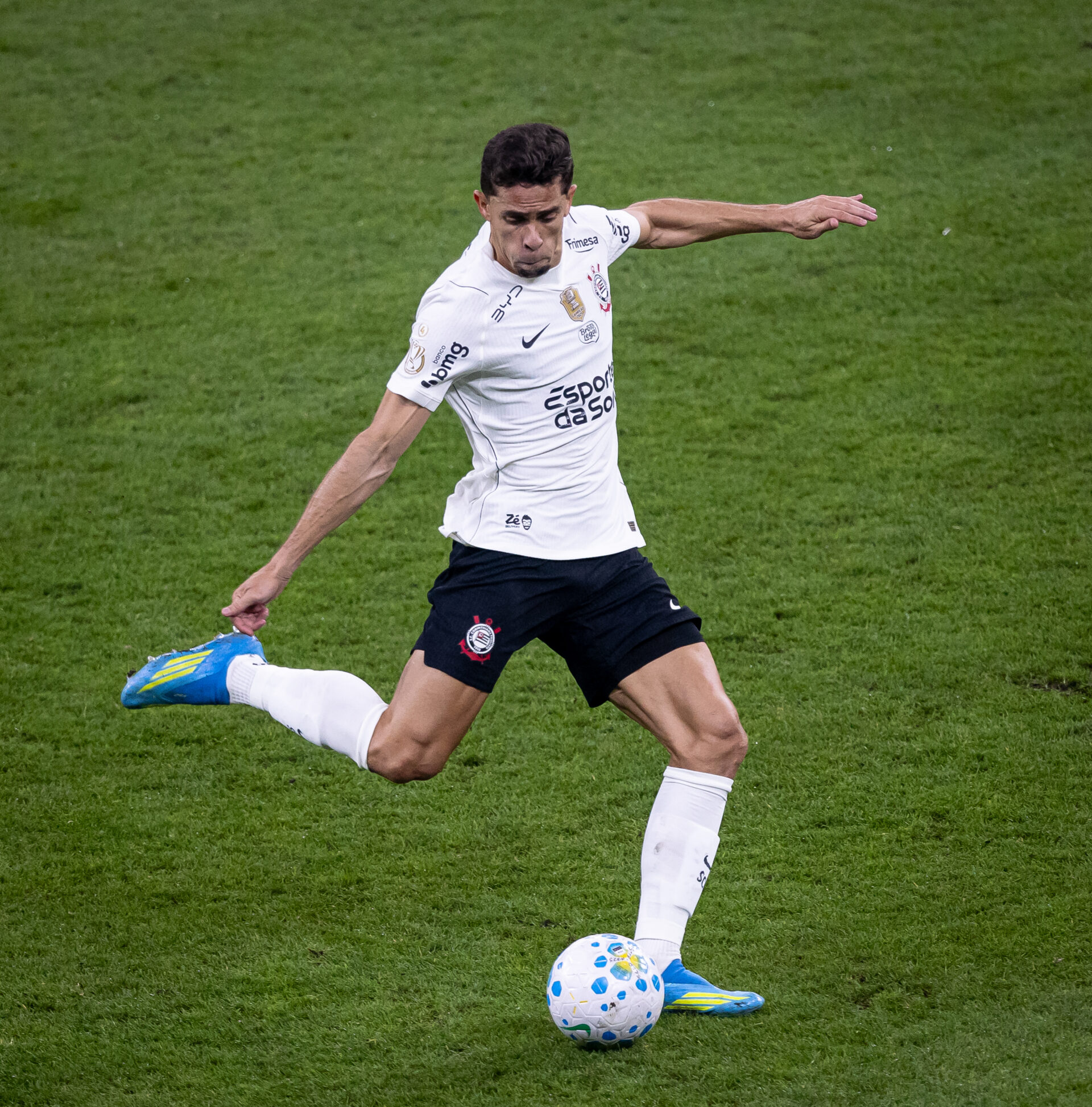 Gabriel Paulista e Fernando Diniz esclarecem desentendimento durante vitória do Corinthians