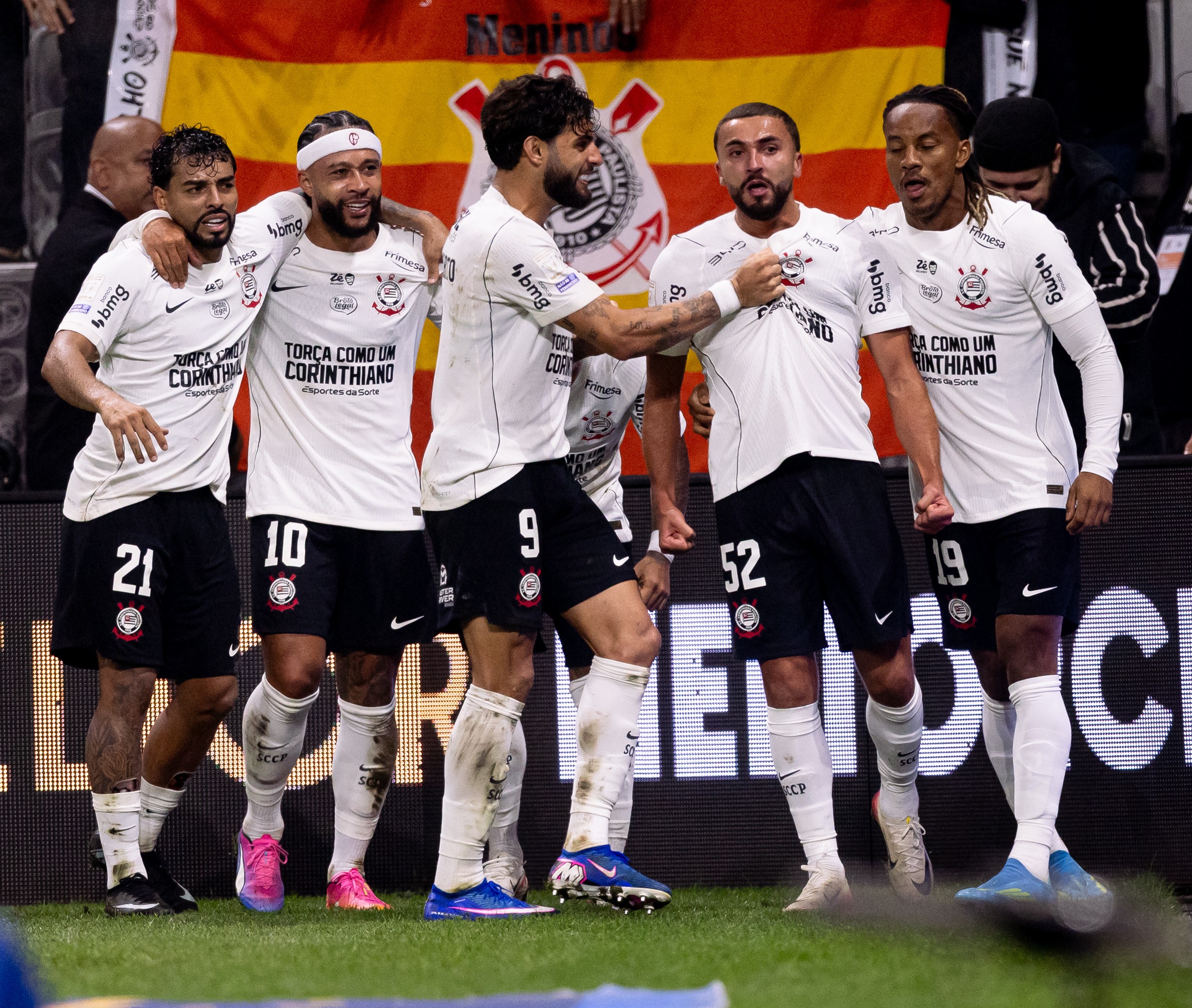 Corinthians encara Platense na última rodada da fase de grupos da Libertadores