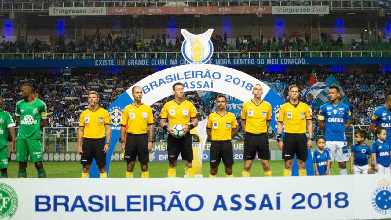 Cruzeiro e Chapecoense se enfrentam no Brasileirão com arbitragem paulista