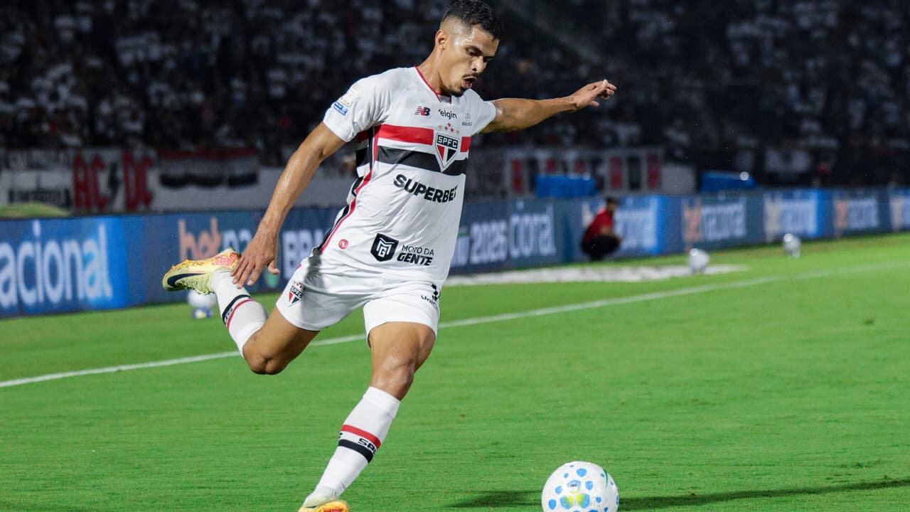 São Paulo enfrenta crise na defesa e busca soluções para jogo decisivo na Sul-Americana
