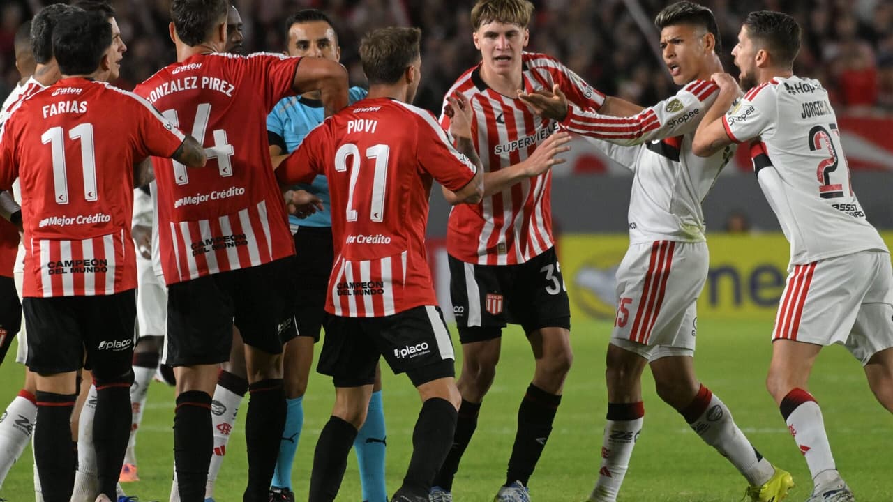 Futebol agita a quarta-feira com final da Europa League e duelos decisivos nas Américas