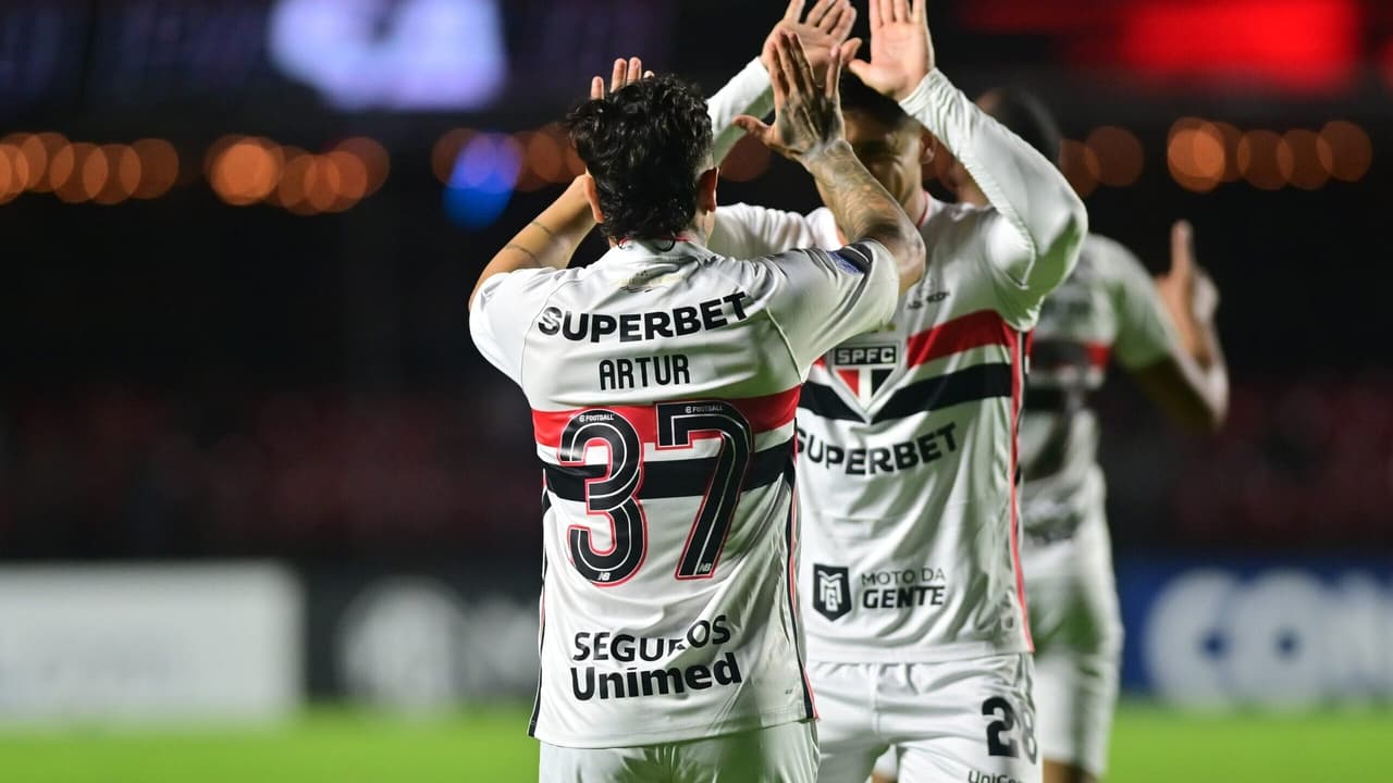 São Paulo se prepara para pausa da Copa com amistosos e reforços no elenco