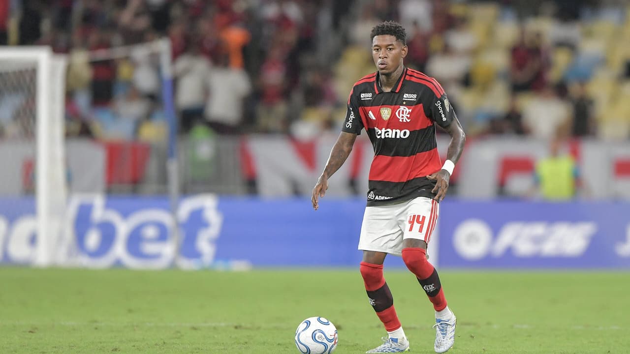 Vitão destaca força do Flamengo na Libertadores e aposta em elenco para o Brasileirão