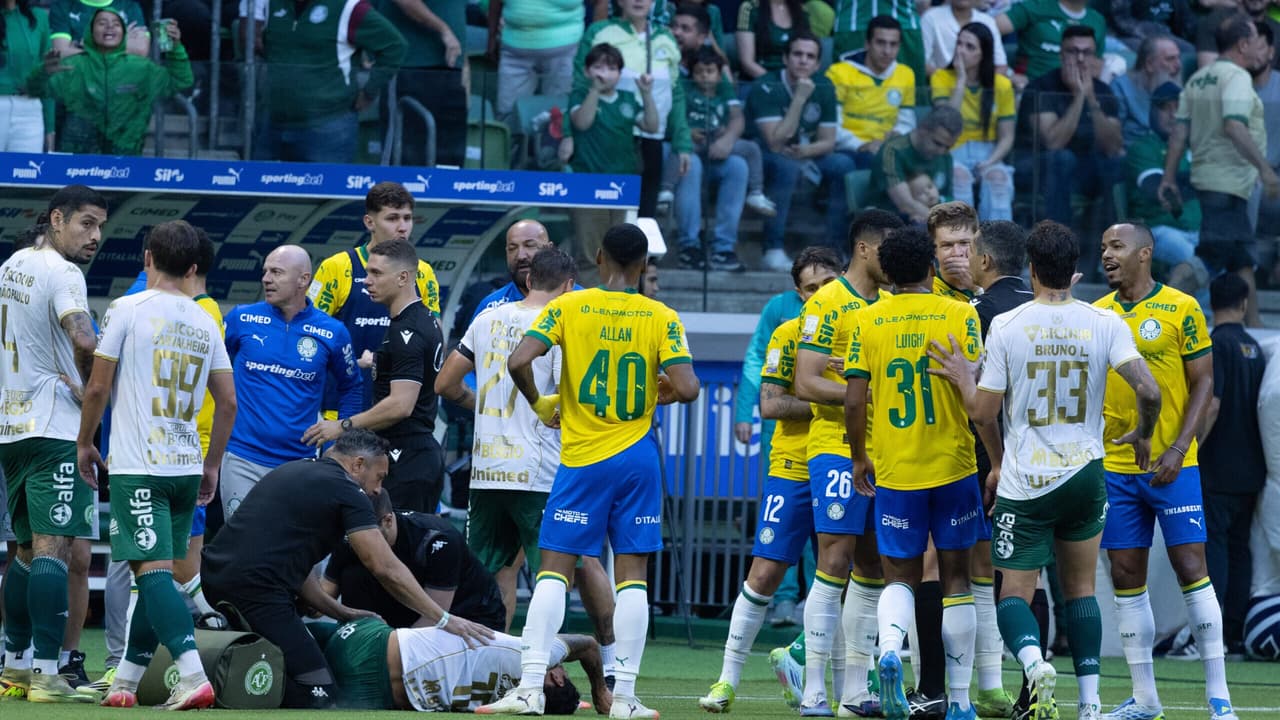 Allan é expulso no primeiro tempo e deixa Palmeiras em desvantagem contra Chapecoense